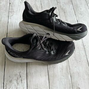 PREOWNED HOKA ARAHI 6 SNEAKERS WOMENS SIZE 8.5 D BLACK WHITE